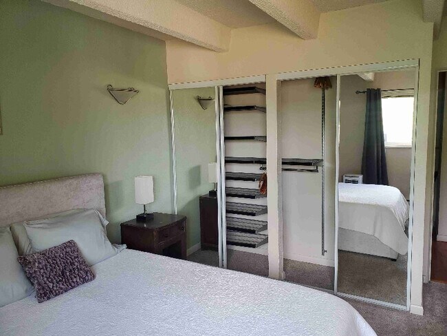 Building Photo - 200 Pearl St