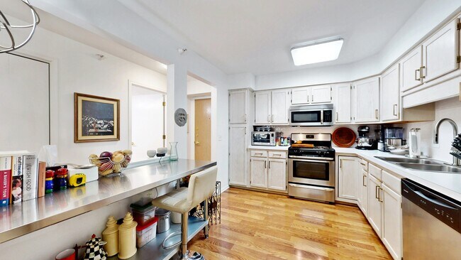 Building Photo - 5000 Oakton St