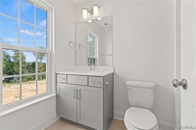 Building Photo - 13808 Village View Dr