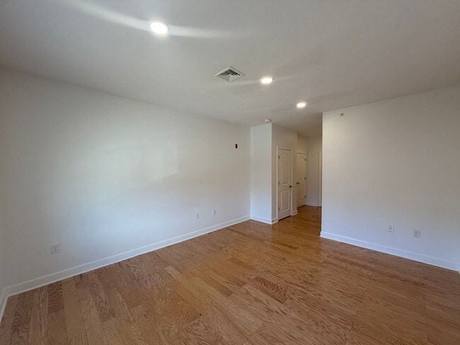 Building Photo - Danvers Updated 3 Bed 2 Bath | Top Floor Condo | Avail Now