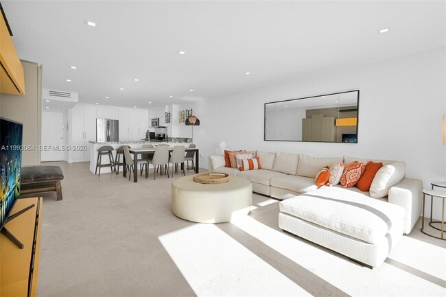 Building Photo - 5555 Collins Ave