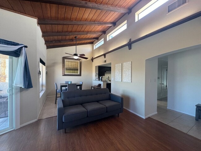 Building Photo - 1611 AZ-95