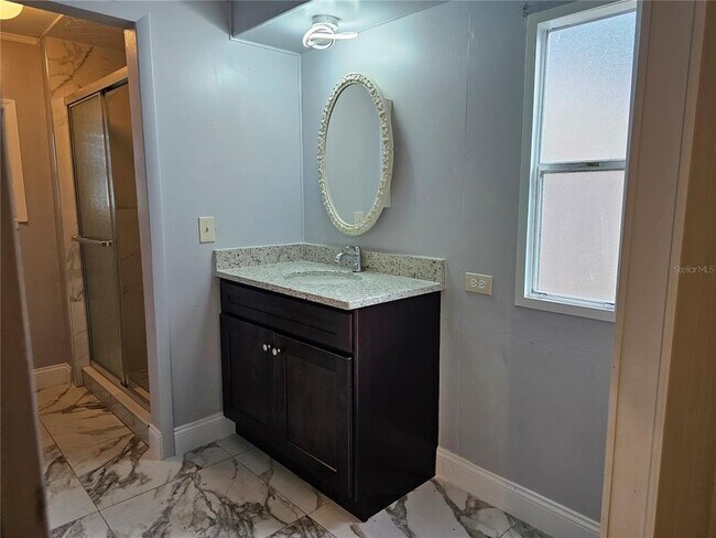 Building Photo - 354 Ivanhoe Cir