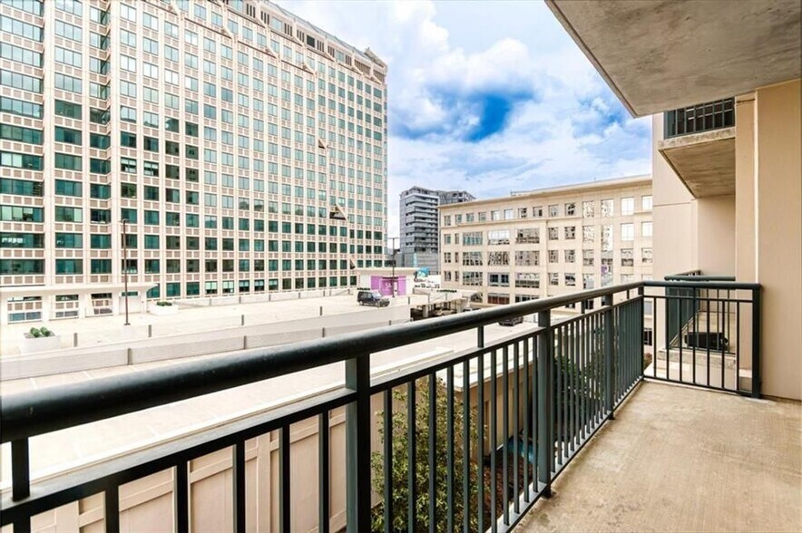 Building Photo - 3040 Peachtree Rd