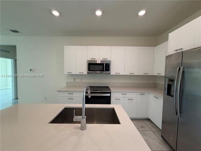 Building Photo - 4640 NW 84th Ave