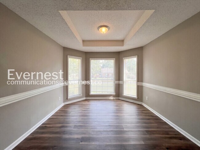 Building Photo - 3985 Fernway Dr