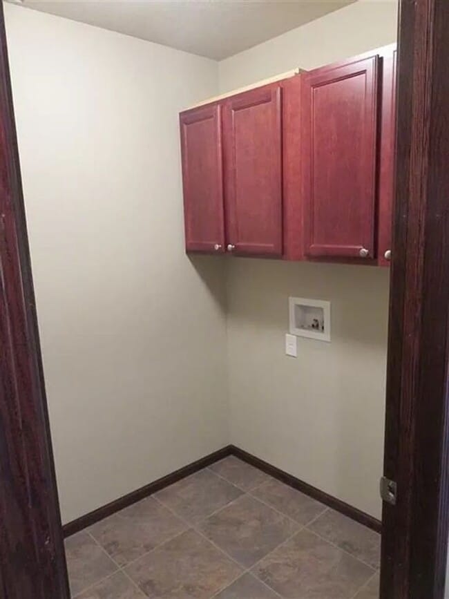 Building Photo - 3 Bedroom Townhome!