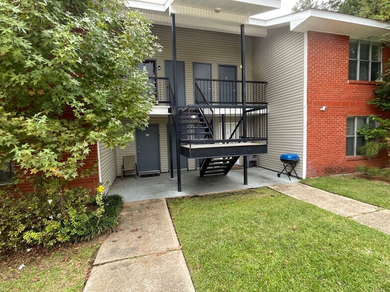 Primary Photo - 390 Guzzardo Ln