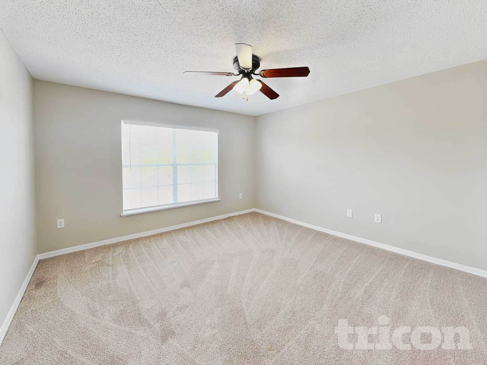 Building Photo - 13561 Linden Dr