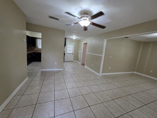 Building Photo - 2135 Richmond St