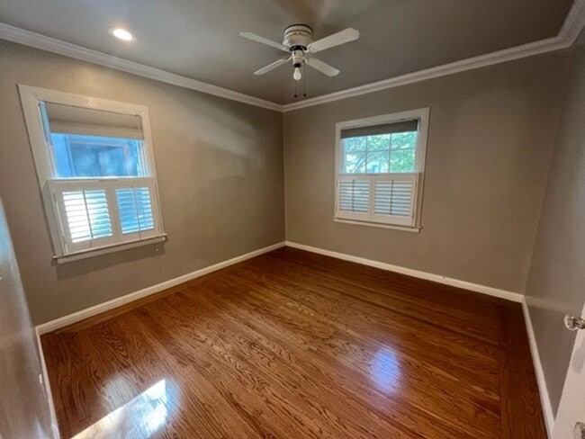 Building Photo - Beautiful 2bed 1bath home in East Sac- Min...