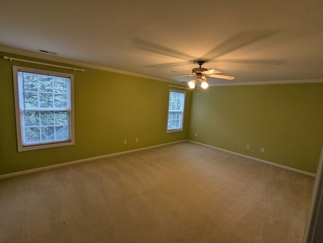 Building Photo - Spacious 4-Bedroom, 3-Bath Home in Parkside!
