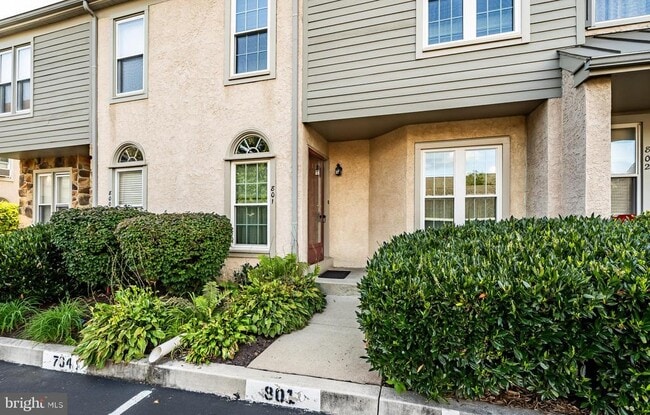 Building Photo - 801 Winchester Ct