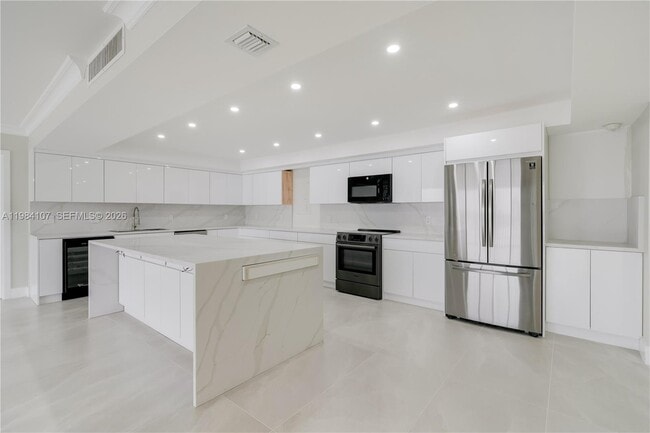 Building Photo - 1 Grove Isle Dr