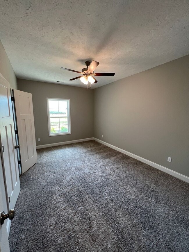 Building Photo - 406 St George Wy