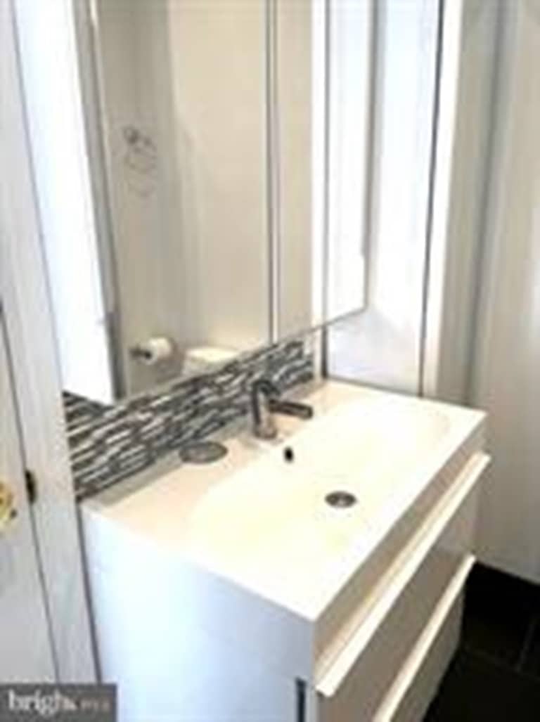 Building Photo - 1600 Arch St