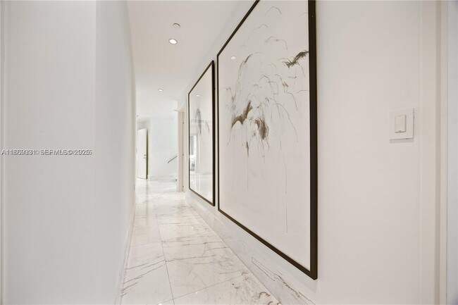 Building Photo - 200 Biscayne Blvd Way