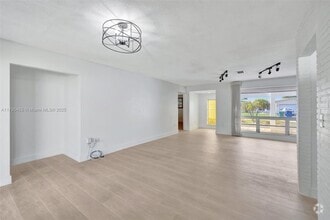 Building Photo - 9121 SW 54th Pl