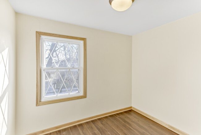 Building Photo - 5156 W 63rd Pl