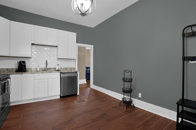 Building Photo - 498 S Ohio Ave