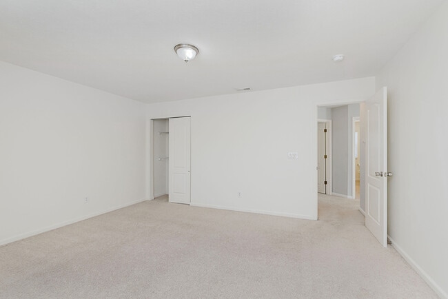 Building Photo - Beautiful brick townhome in Fishers’ Hannover