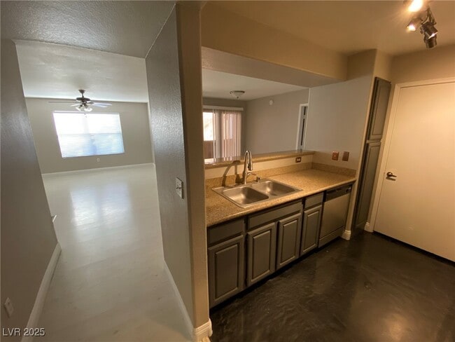 Building Photo - 555 E Silverado Ranch Blvd