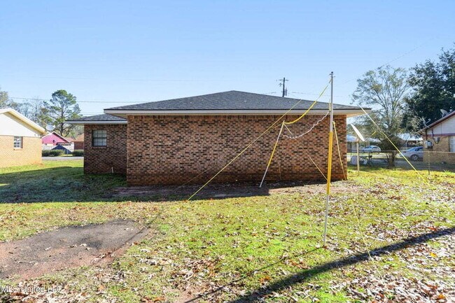 Building Photo - 4/2 in Lucedale