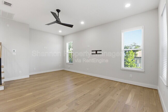 Building Photo - 2204 Lou Ellen Ln