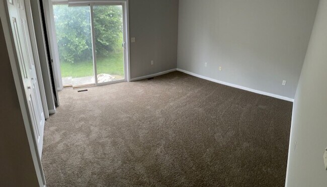 Building Photo - 3 Bed 3 Bath Townhouse in Marietta