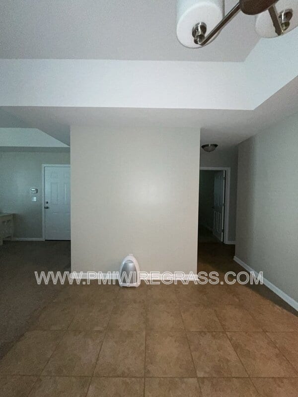 Building Photo - 214 Winterberry Way