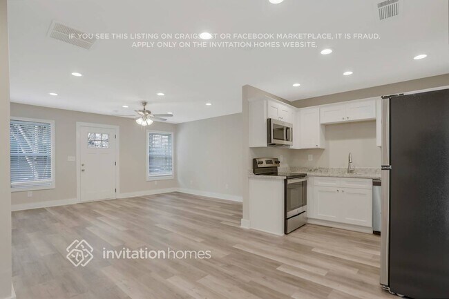 Building Photo - 212 Glenrose Cir SW