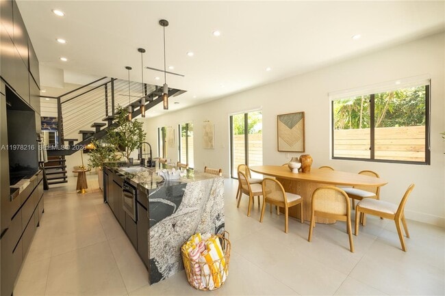 Building Photo - 8850 NE 8th Ct