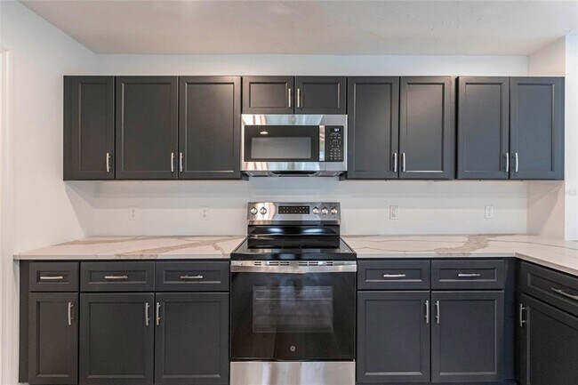 Building Photo - 326 W Grace St