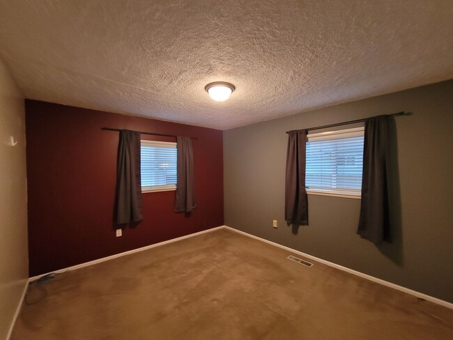 Building Photo - Charming 3 bedroom 2 bath