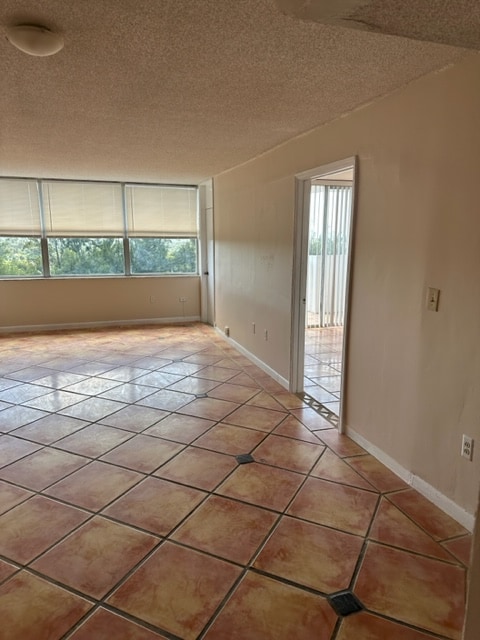 Building Photo - 1300 NE Miami Gardens Dr