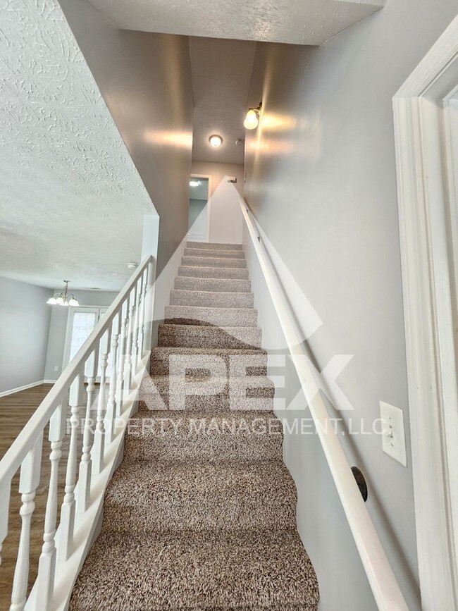 Building Photo - **MOVE-IN SPECIAL** 1/2 off 1st month! Bea...