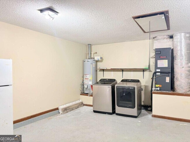 Building Photo - 142 Woodvalley Ct