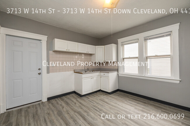 Building Photo - Wonderful Cleveland Duplex