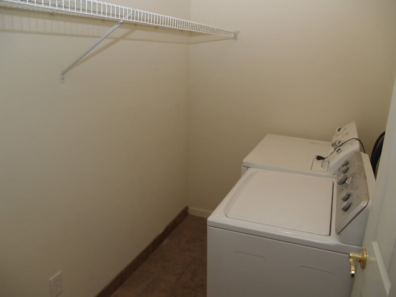 Building Photo - 1839 Christian St