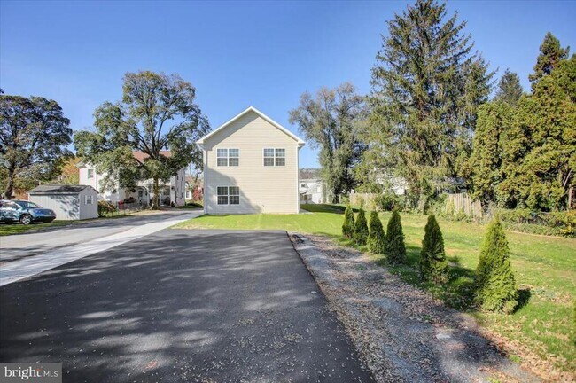 Building Photo - 36 Dahlgren St