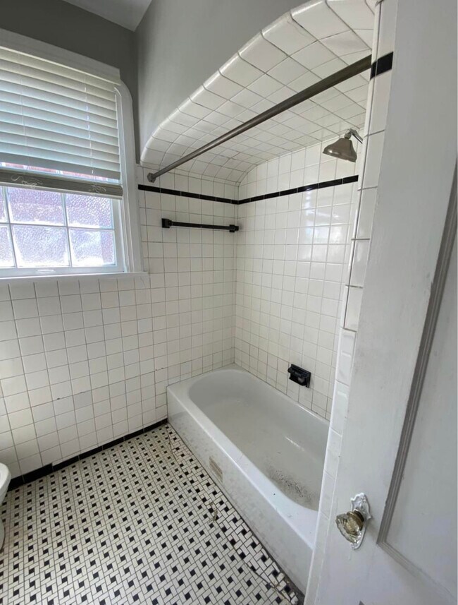 Building Photo - 443 Coolidge St