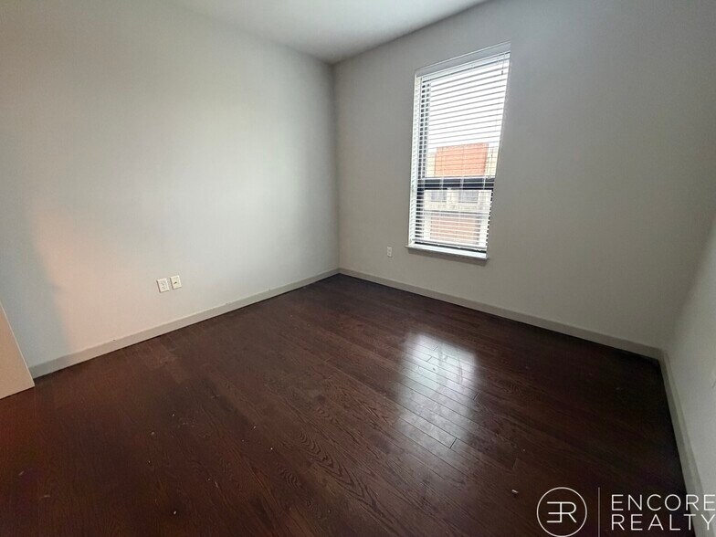 Building Photo - 93 Marion St