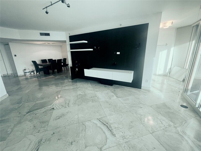 Building Photo - 21205 Yacht Club Dr