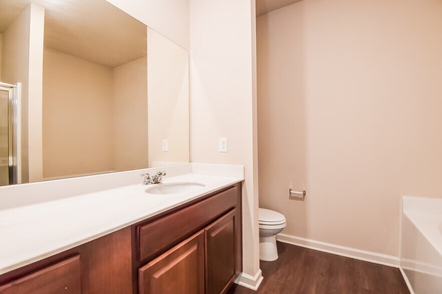 Building Photo - 140 Innis Brk Cir