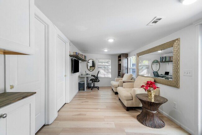 Building Photo - 321 Forsyth St