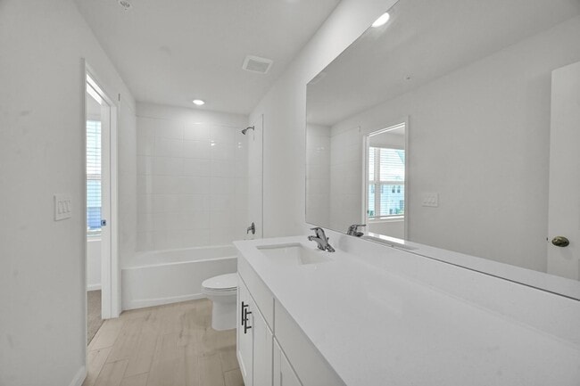 Building Photo - 575 Salisbury Cir