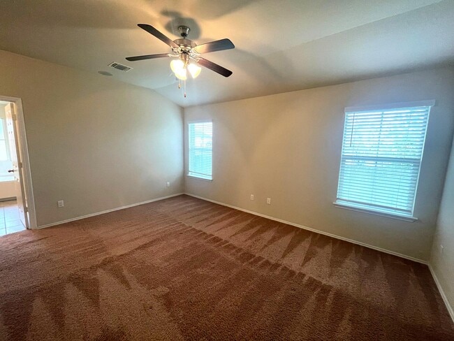 Building Photo - 263 Bainbridge Rd