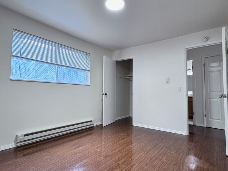 Building Photo - 3046 NE 143rd St