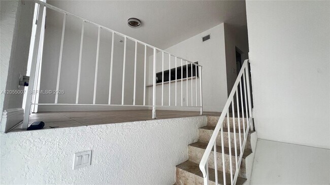 Building Photo - 984 W 40th St