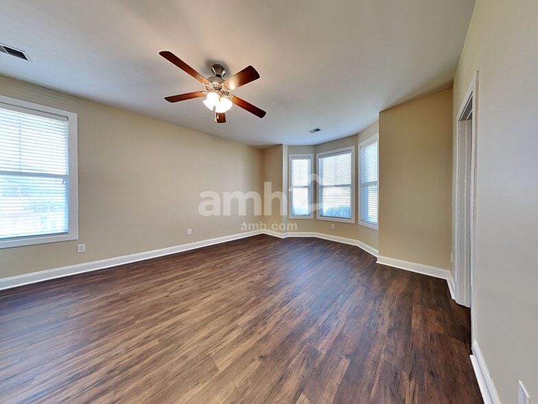 Building Photo - 1085 Moss Grove Dr